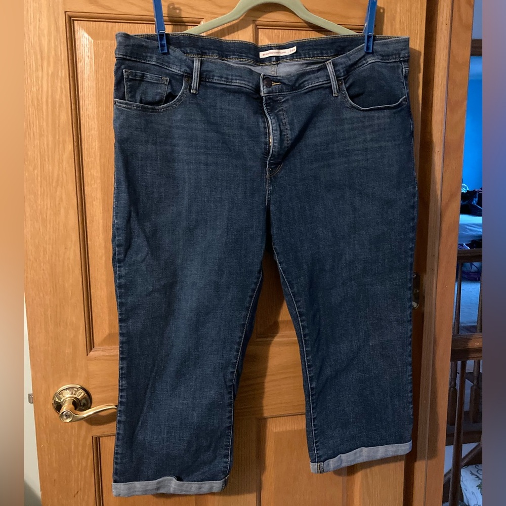 Levi’s Capris